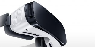Samsung Gear headset is a great way to try virtual reality Samsung Gear headset is a great way to try virtual reality