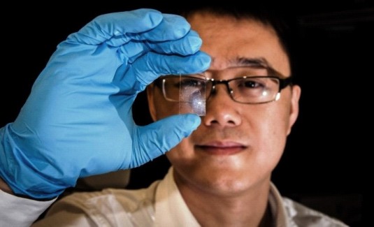 Assistant professor Wang Oijie shows his amazing graphene sensor. (Source: NTU)