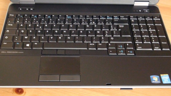 The full-size keyboard on the Precision M2800 includes a dedicated number pad and two integrated buttons on the touchpad. (Source: Cadplace)