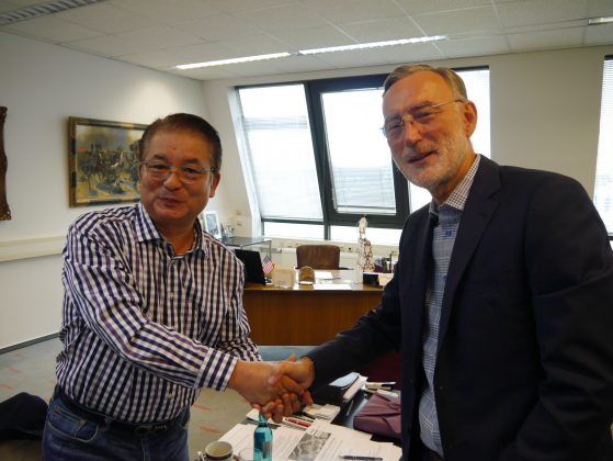 Yoshiyuki Nagao (left), Chairman of the Board for CST and Wilfred Graebert, founder and CEO of Graebert GmbH, sign the new joint operating agreement that expands the role of Graebert in Japan. (Source: Graebert)